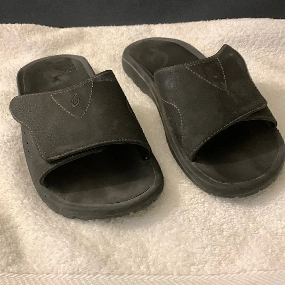 Olukia, sandals “NALU SLIDE”, size 9,  Velcro adjustable fronts, great condition
